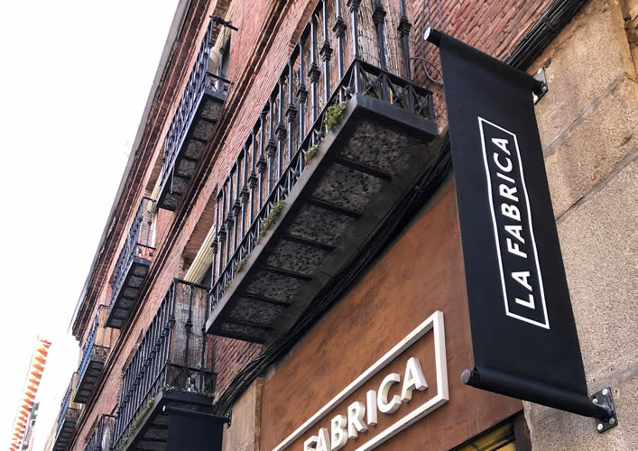 Banderolas luminosas en los restaurantes