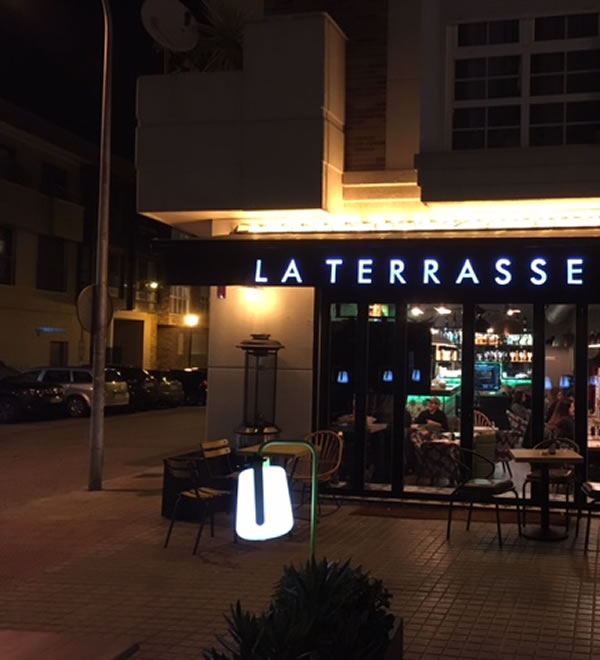Empresa Toldos Luminosos somos expertos en bares