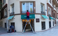 toldo luminoso en Madrid