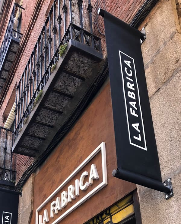 ¿En que consiste una banderola luminosa?